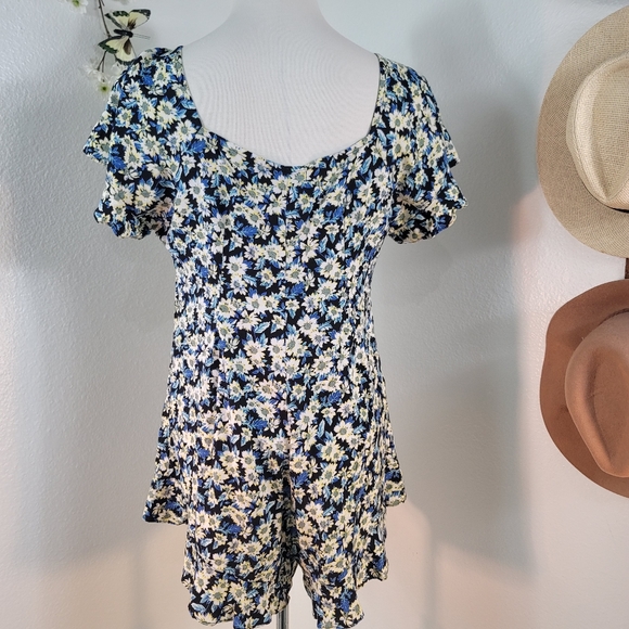 MOTEL FLORAL SHORT SLEEVE BUTTON DOWN RUFFLES ROMPER WOMENS SIZE XL - Picture 7 of 16